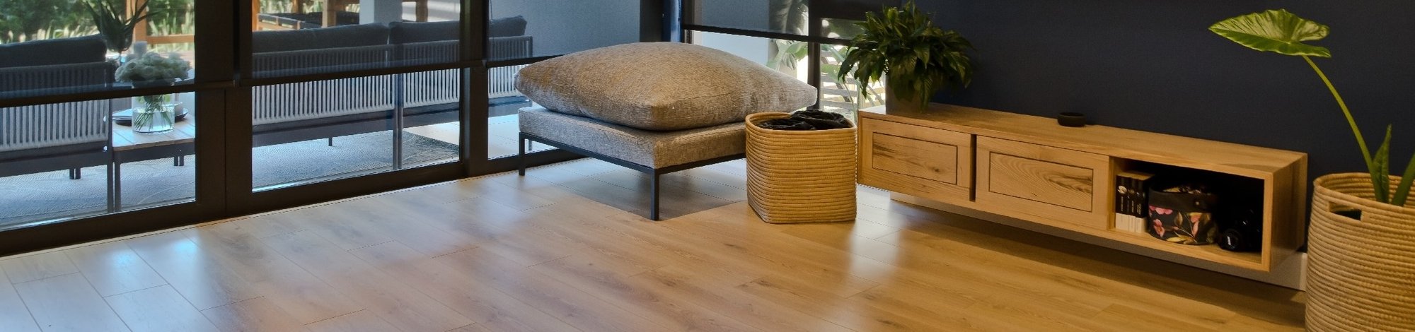 Trend-Oak-DBN-Travis-7 installed on a warm living room