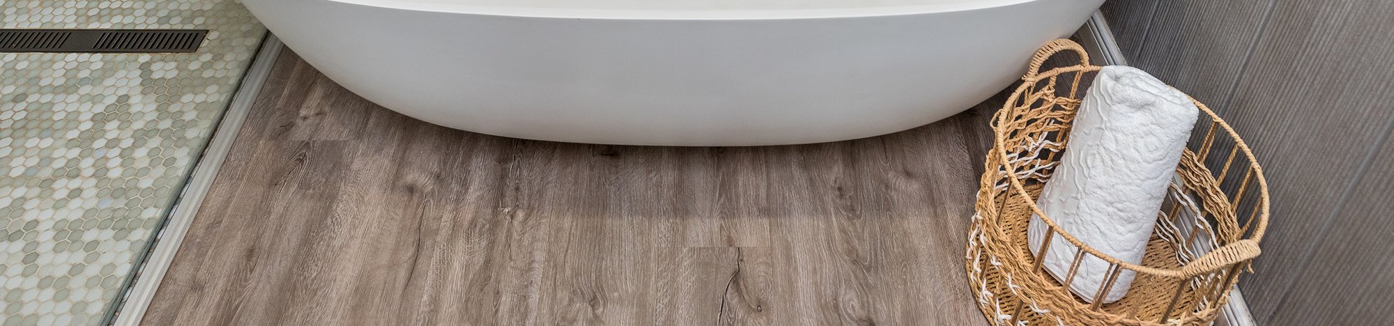 sapphire smokey quartz-Delkerie-Rustenburg-10 installed on a fancy bathroom